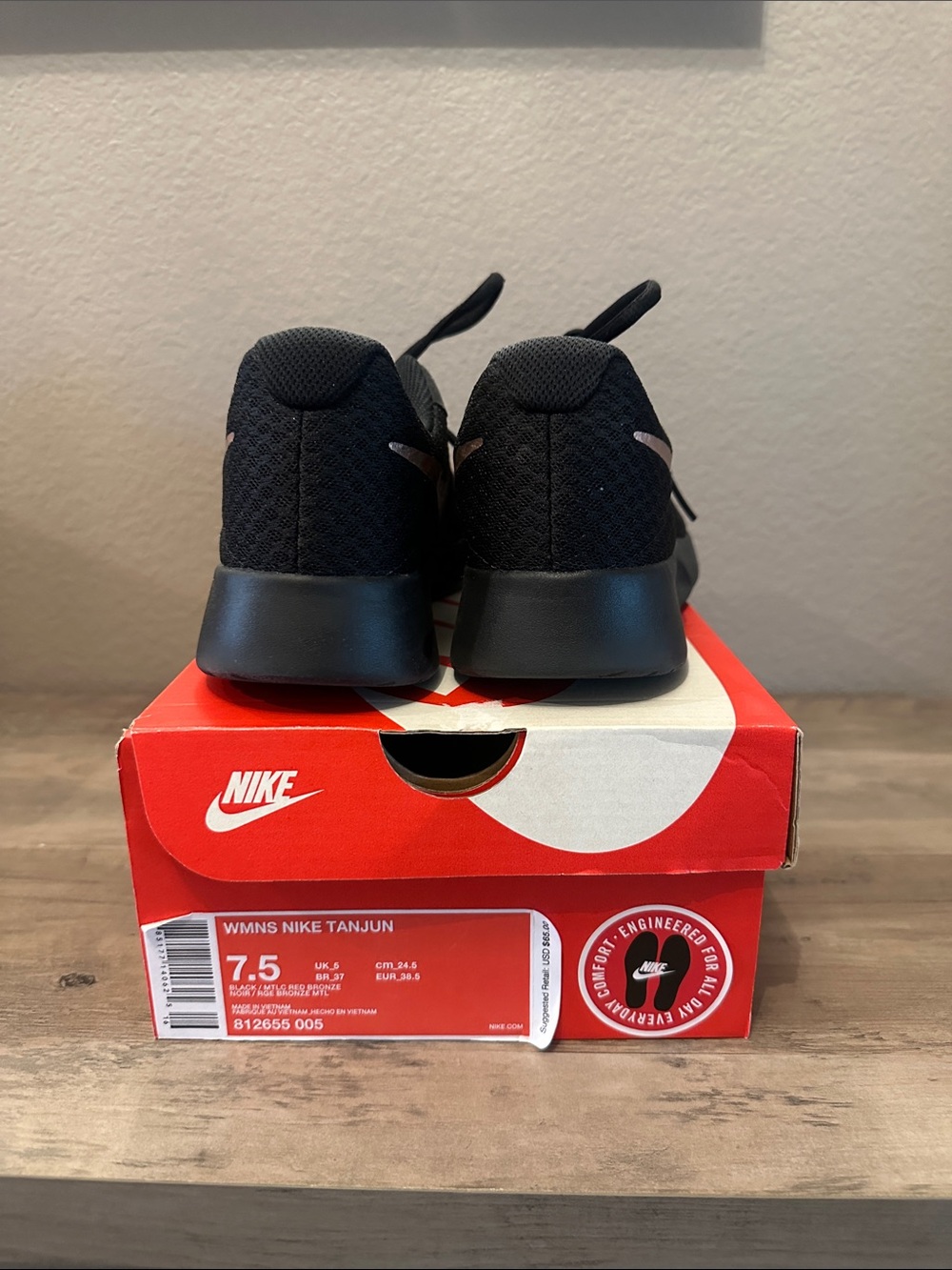 Womens Nike Tanjun Shoes - Picture 3 of 8